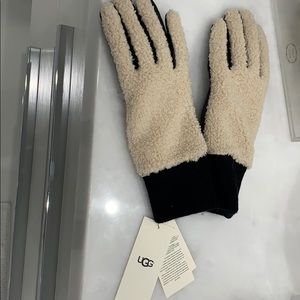 Ugh gloves with tech fingers